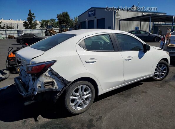 3MYDLBYV8HY180531 2017 TOYOTA YARIS White Rear right