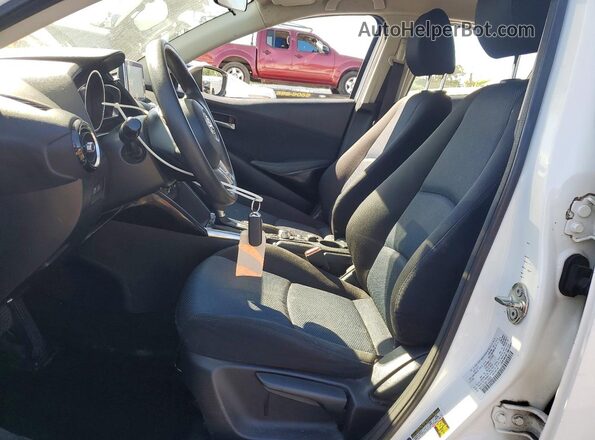 3MYDLBYV8HY180531 2017 TOYOTA YARIS White Front interior view