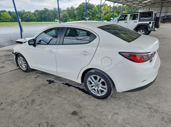 3MYDLBYV8JY310362 2018 TOYOTA YARIS Белый Задняя левая четверть