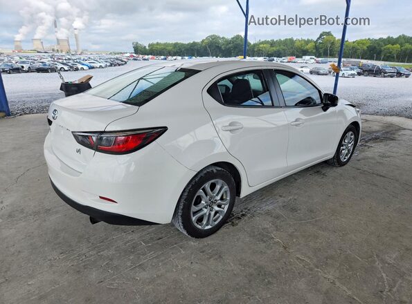 3MYDLBYV8JY310362 2018 TOYOTA YARIS Белый Задняя правая четверть