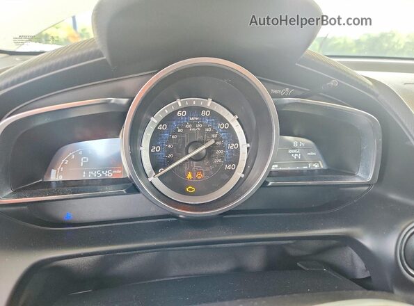 3MYDLBYV8JY310362 2018 TOYOTA YARIS Белый Вид щитка приборов