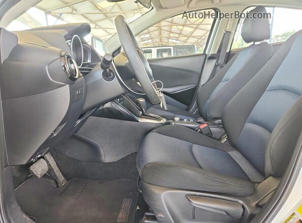 3MYDLBYV8JY310362 2018 TOYOTA YARIS Белый Вид салона спереди