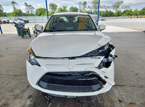 3MYDLBYV8JY310362 2018 TOYOTA YARIS Белый Вид спереди