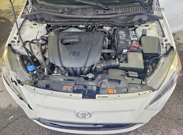 3MYDLBYV8JY321037 2018 TOYOTA YARIS White Vista interior trasera