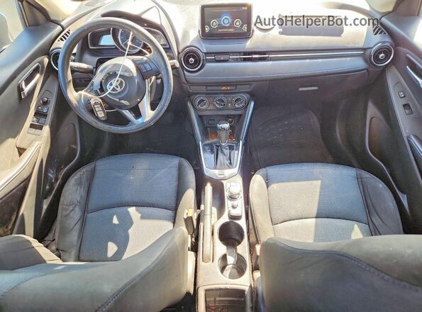 3MYDLBYV8JY331101 2018 TOYOTA YARIS Blue Առջևի վահանակի տեսք