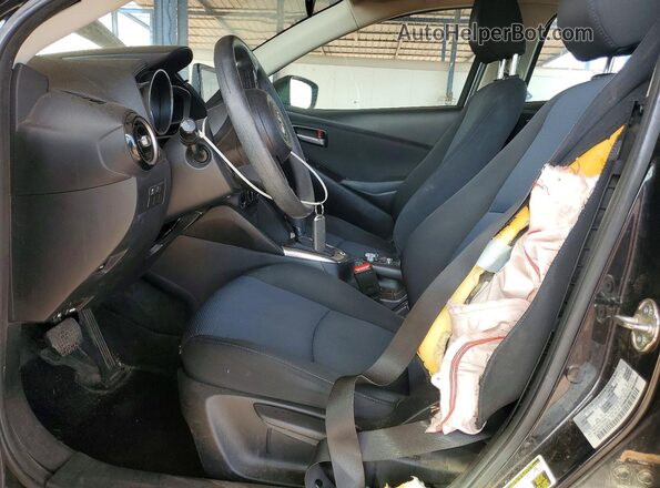 3MYDLBYV8KY503239 2019 TOYOTA YARIS Black Вид салону спереду
