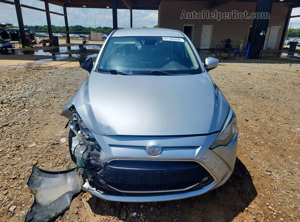 3MYDLBYV8KY509431 2019 TOYOTA YARIS Silver Vista frontal