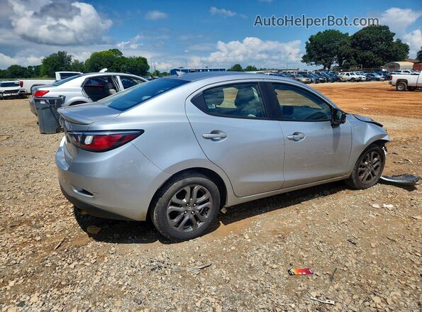 3MYDLBYV8KY509431 2019 TOYOTA YARIS Silver Trasero derecho
