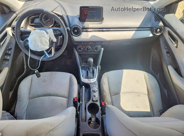 3MYDLBYV8KY509431 2019 TOYOTA YARIS Silver Vista del salpicadero