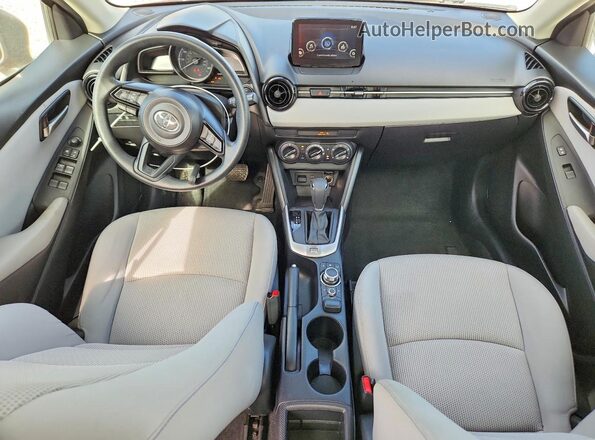 3MYDLBYV8KY521160 2019 TOYOTA YARIS Red Առջևի վահանակի տեսք