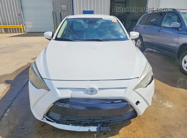 3MYDLBYV9HY159039 2017 TOYOTA YARIS White Widok z przodu