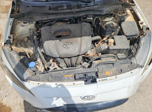 3MYDLBYV9HY159039 2017 TOYOTA YARIS White Widok wnętrza z tyłu