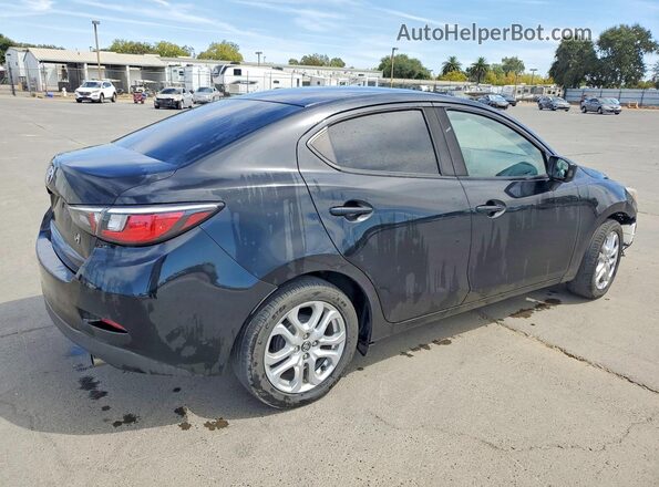 3MYDLBYV9HY160546 2017 TOYOTA YARIS Black Задня права чверть