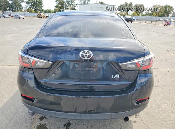 3MYDLBYV9HY160546 2017 TOYOTA YARIS Black Вид ззаду