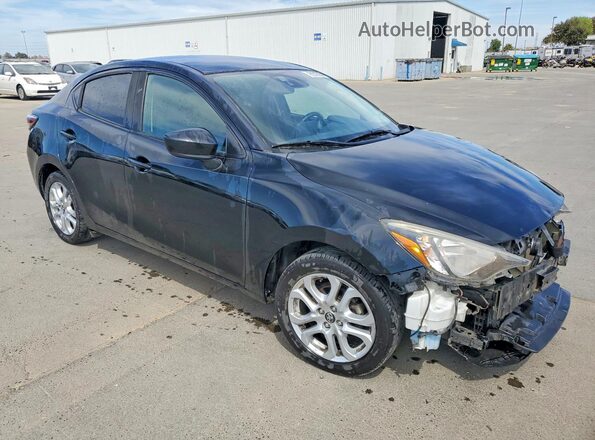 3MYDLBYV9HY160546 2017 TOYOTA YARIS Black Передня права чверть