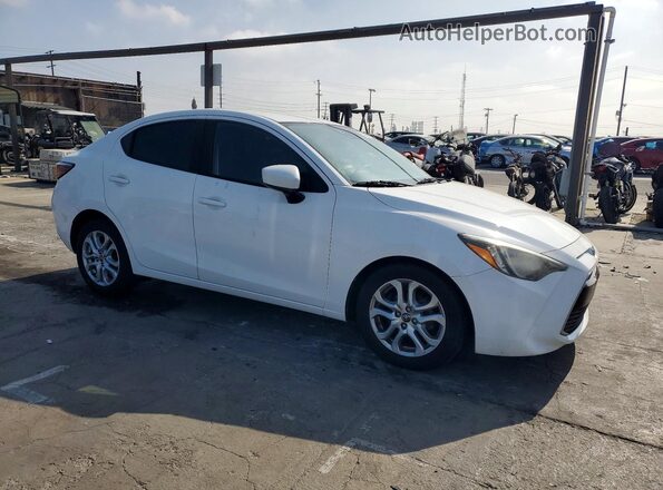 3MYDLBYV9HY184362 2017 TOYOTA YARIS Белый Передняя правая четверть