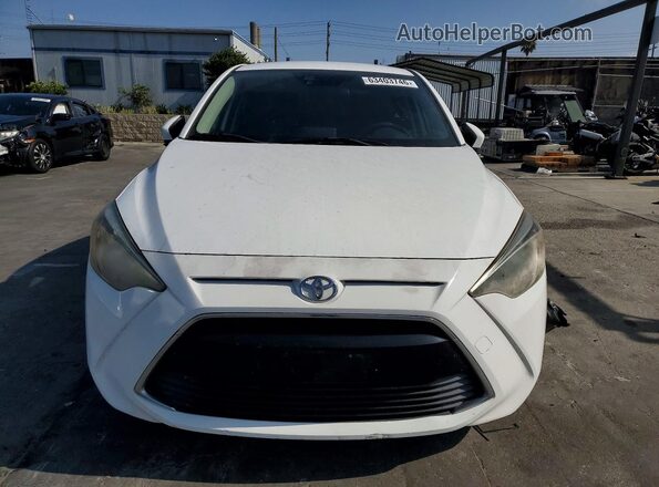 3MYDLBYV9HY184362 2017 TOYOTA YARIS Белый Вид спереди