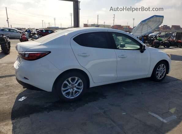 3MYDLBYV9HY184362 2017 TOYOTA YARIS Белый Задняя правая четверть
