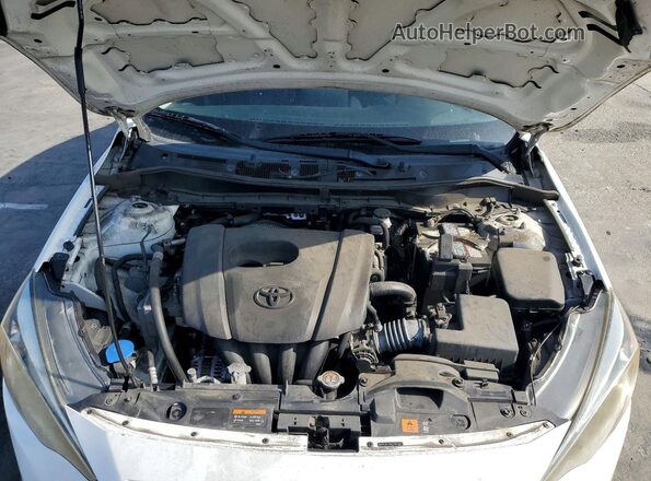 3MYDLBYV9HY184362 2017 TOYOTA YARIS Белый Вид задней части салона