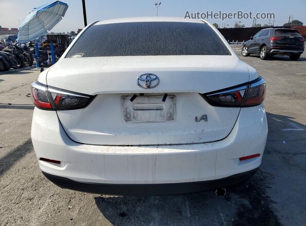 3MYDLBYV9HY184362 2017 TOYOTA YARIS Белый Вид сзади
