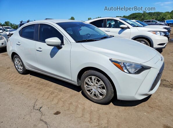 3MYDLBYV9KY524987 2019 TOYOTA YARIS White Delantero derecho