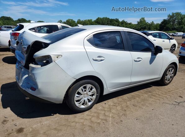 3MYDLBYV9KY524987 2019 TOYOTA YARIS White Trasero derecho