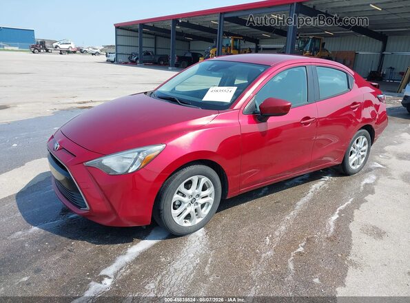 3MYDLBYVXHY179705 2017 TOYOTA YARIS IA Red Vista tres cuartos delantera izquierda