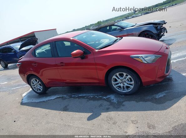3MYDLBYVXHY179705 2017 TOYOTA YARIS IA Red Vista interior trasera