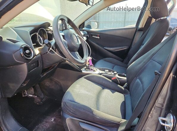 3MYDLBYVXHY183091 2017 TOYOTA YARIS Gray Widok wnętrza z przodu