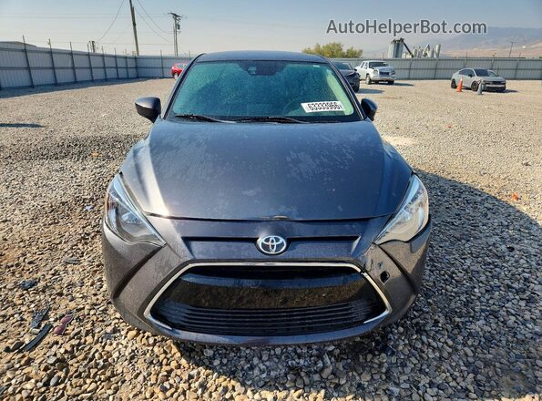 3MYDLBYVXHY183091 2017 TOYOTA YARIS Gray Widok z przodu