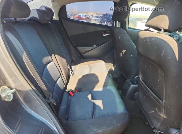 3MYDLBYVXHY183091 2017 TOYOTA YARIS Gray Widok tylnych siedzeń