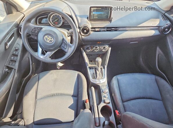 3MYDLBYVXHY183091 2017 TOYOTA YARIS Gray Widok deski rozdzielczej