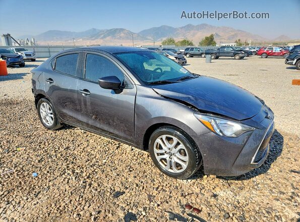 3MYDLBYVXHY183091 2017 TOYOTA YARIS Gray Przód prawy