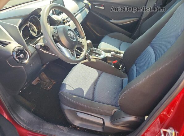 3MYDLBYVXHY188226 2017 TOYOTA YARIS Red Front interior view