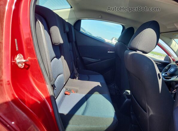 3MYDLBYVXHY188226 2017 TOYOTA YARIS Red Rear seats view