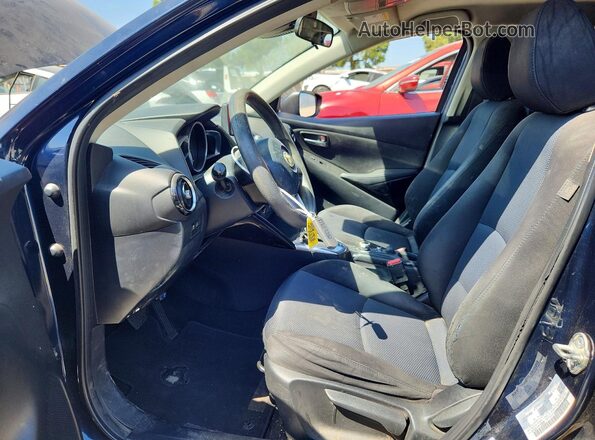 3MYDLBYVXHY193698 2017 TOYOTA YARIS Blue Widok wnętrza z przodu