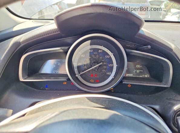 3MYDLBYVXHY193698 2017 TOYOTA YARIS Blue Widok zestawu wskaźników