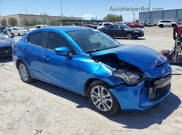 3MYDLBYVXHY196181 2017 TOYOTA YARIS Blue Front right