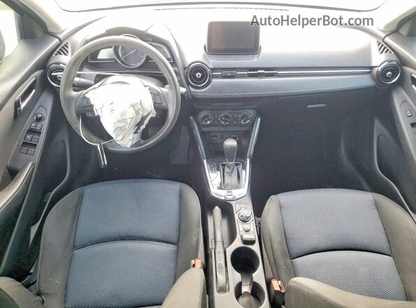 3MYDLBYVXHY196181 2017 TOYOTA YARIS Blue Dashboard view