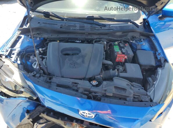3MYDLBYVXHY196181 2017 TOYOTA YARIS Blue Rear interior view