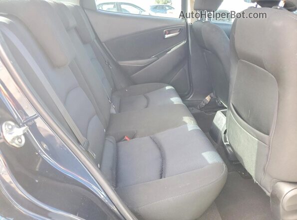 3MYDLBYVXJY305650 2018 TOYOTA YARIS Blue Vista de los asientos traseros