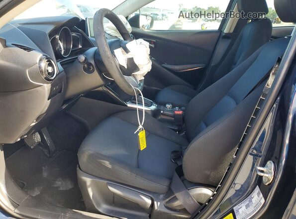 3MYDLBYVXJY305650 2018 TOYOTA YARIS Blue Vista interior delantera