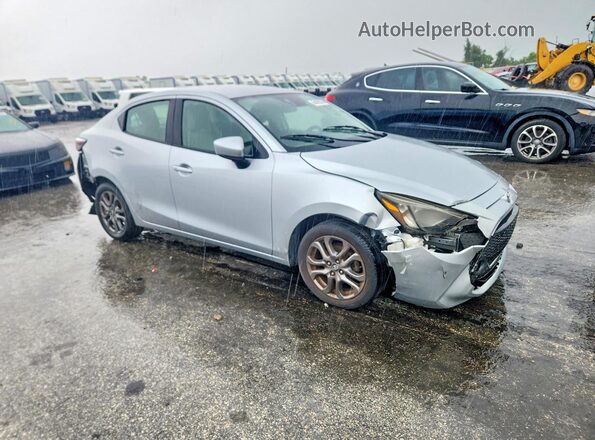 3MYDLBYVXKY517594 2019 TOYOTA YARIS Silver Առջևի աջ