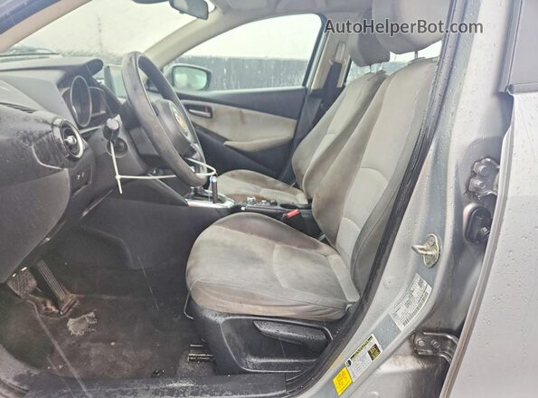 3MYDLBYVXKY517594 2019 TOYOTA YARIS Silver Սալոնի դիմացի տեսք