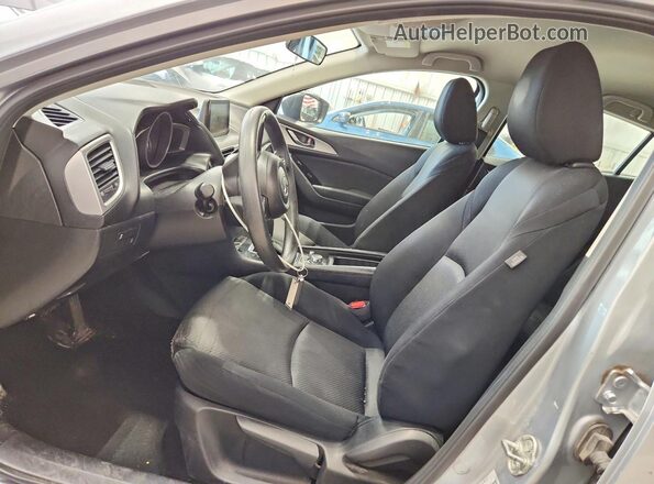3MZBN1K72HM155665 2017 MAZDA 3 Silver Widok wnętrza z przodu