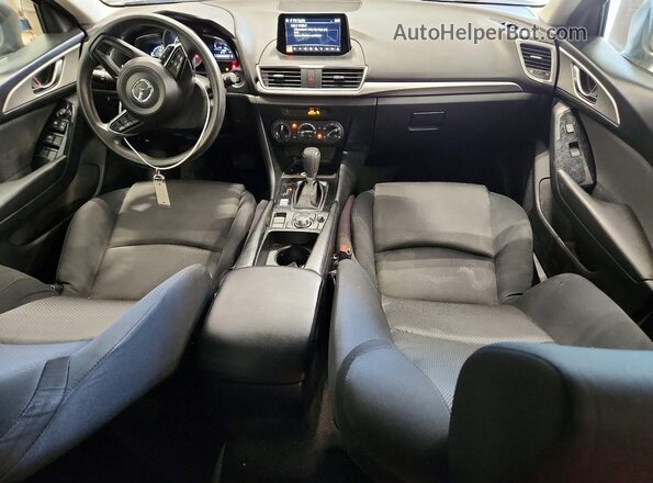 3MZBN1K72HM155665 2017 MAZDA 3 Silver Widok deski rozdzielczej