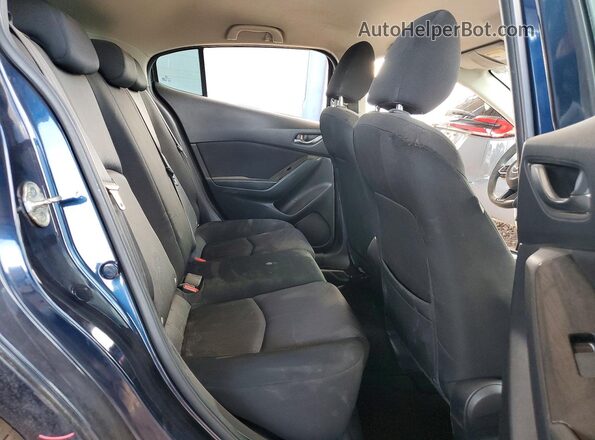 3MZBN1K72JM210816 2018 MAZDA 3 Blue Հետևի նստատեղերի տեսք