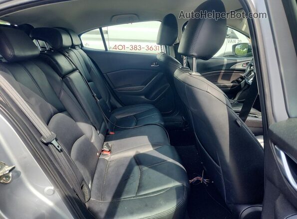 3MZBN1L31JM181711 2018 MAZDA 3 Silver Widok tylnych siedzeń