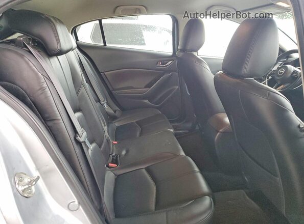 3MZBN1L32JM199568 2018 MAZDA 3 Silver Rear seats view