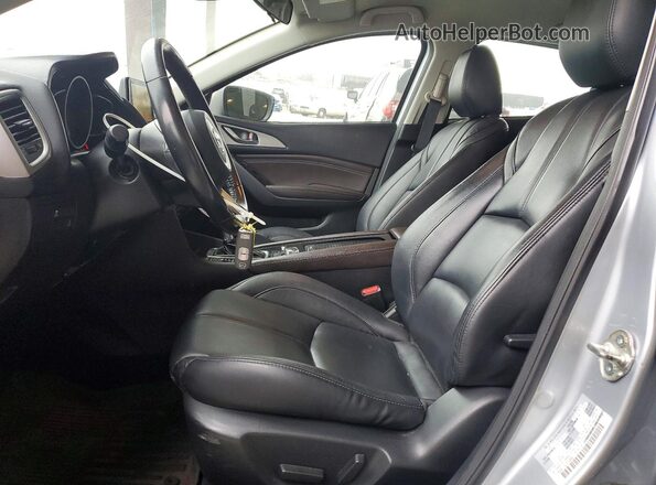3MZBN1L32JM199568 2018 MAZDA 3 Silver Front interior view